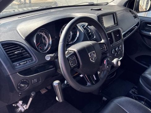 Used 2015 Dodge Grand Caravan SXT FWD image 10