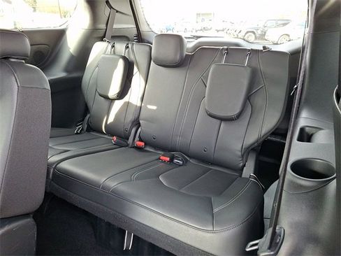 Used 2020 Chrysler Pacifica Touring-L Plus w/ S Appearance Package image 11