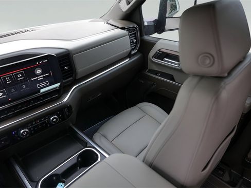 Used 2024 GMC Sierra 3500 SLT w/ SLT Premium Package image 28