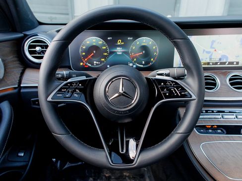 Used 2022 Mercedes-Benz E 350 Sedan image 16
