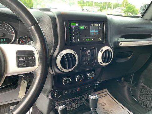 Used 2015 Jeep Wrangler Unlimited Sahara AWD/4WD image 17