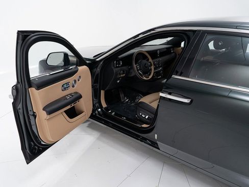 Used 2025 Rolls-Royce Ghost image 10