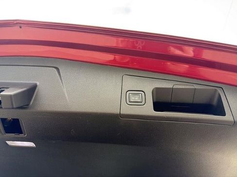 Used 2018 Cadillac XT5 Platinum w/ Driver Assist Package AWD/4WD image 13