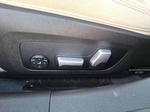 Used 2023 BMW 330i xDrive Sedan w/ Premium Package image 11