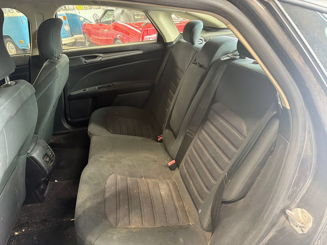 Used 2018 Ford Fusion SE FWD image 12