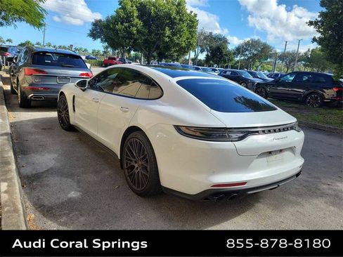 Used 2022 Porsche Panamera image 21