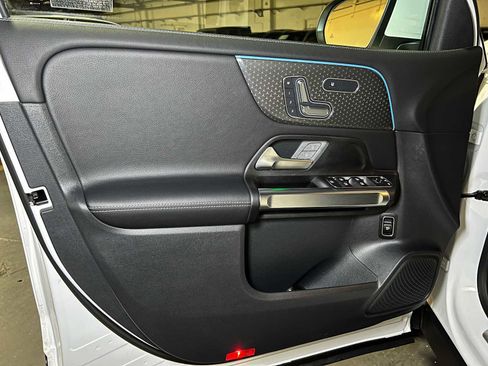 Used 2025 Mercedes-Benz GLB 250 4MATIC image 19