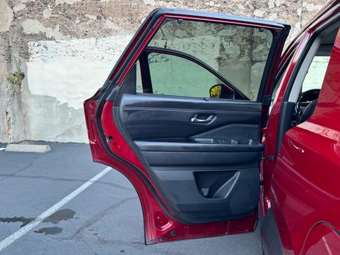 Used 2022 Nissan Pathfinder Platinum w/ Cargo Package FWD image 18