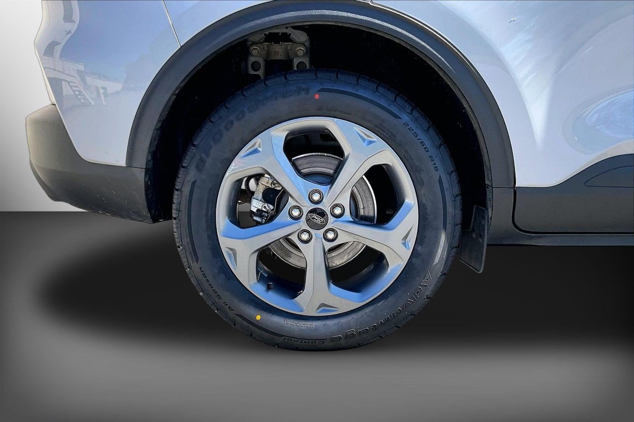 Used 2025 Ford Escape ST-Line Select AWD/4WD image 35
