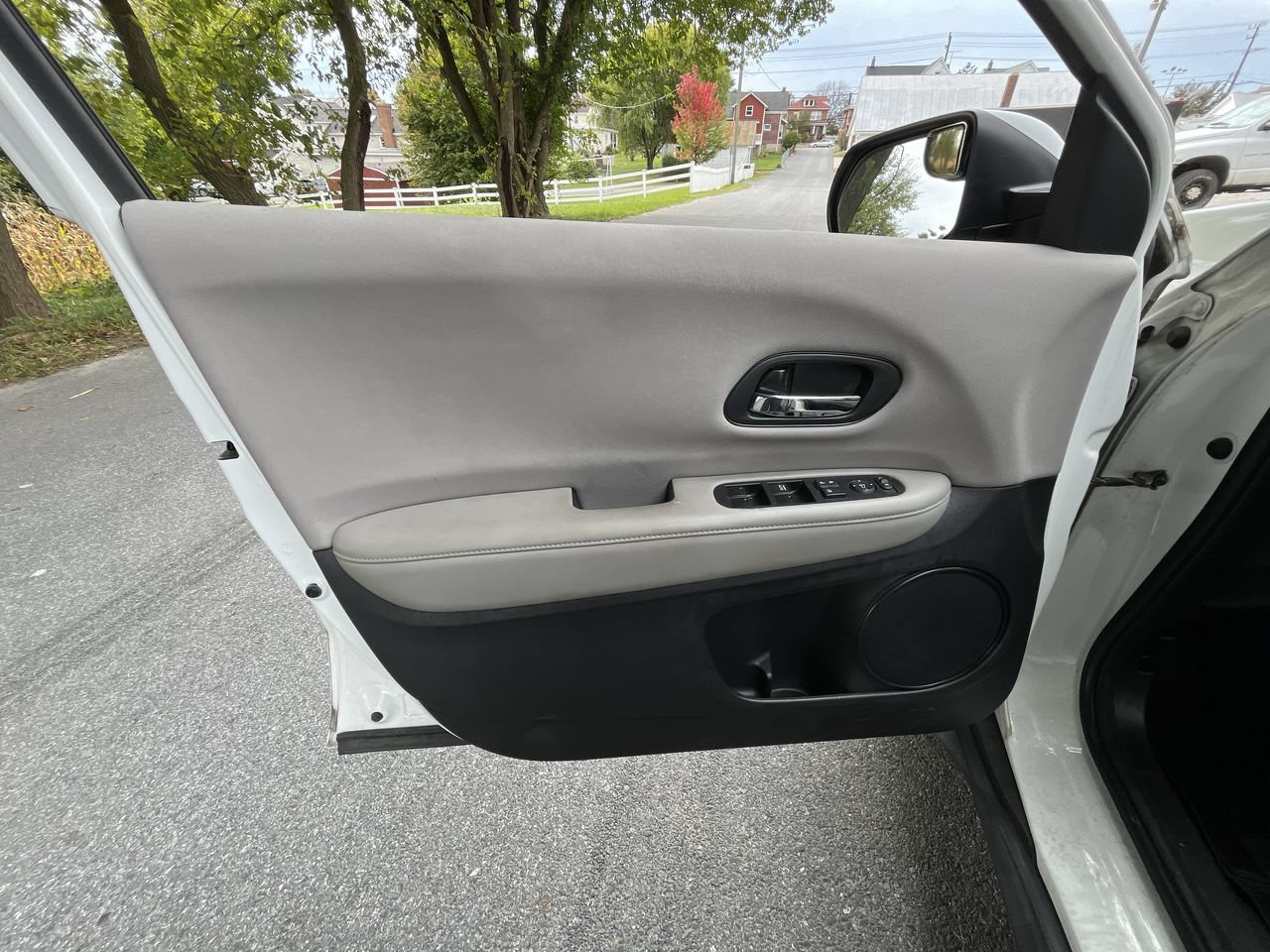 Used 2018 Honda HR-V LX image 3