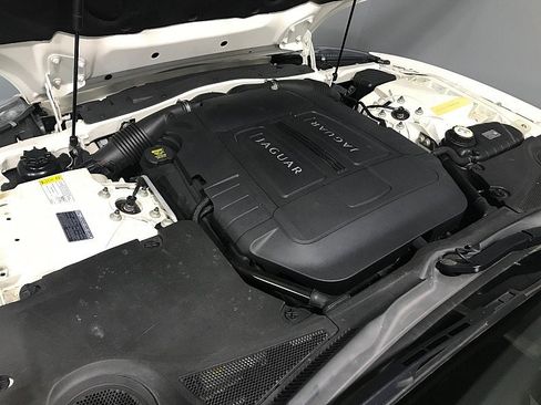 Used 2010 Jaguar XK Convertible image 33