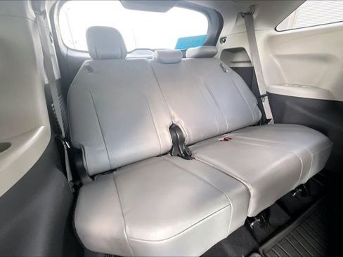 Used 2021 Toyota Sienna XLE FWD image 26