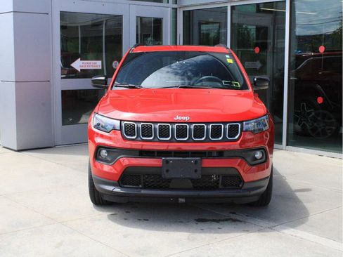 Used 2023 Jeep Compass Latitude w/ Sun and Sound Group AWD/4WD image 2