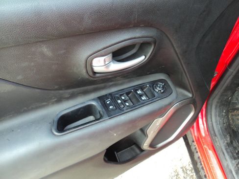 Used 2023 Jeep Renegade Limited AWD/4WD image 10