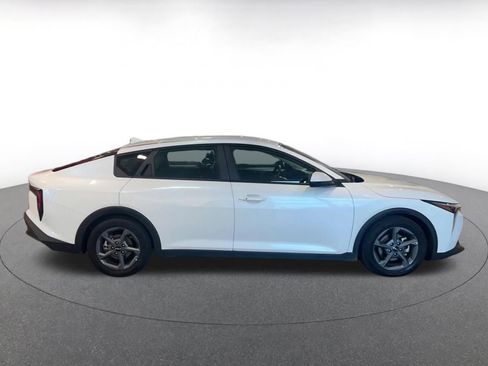 Used 2025 Kia K4 LXS image 16