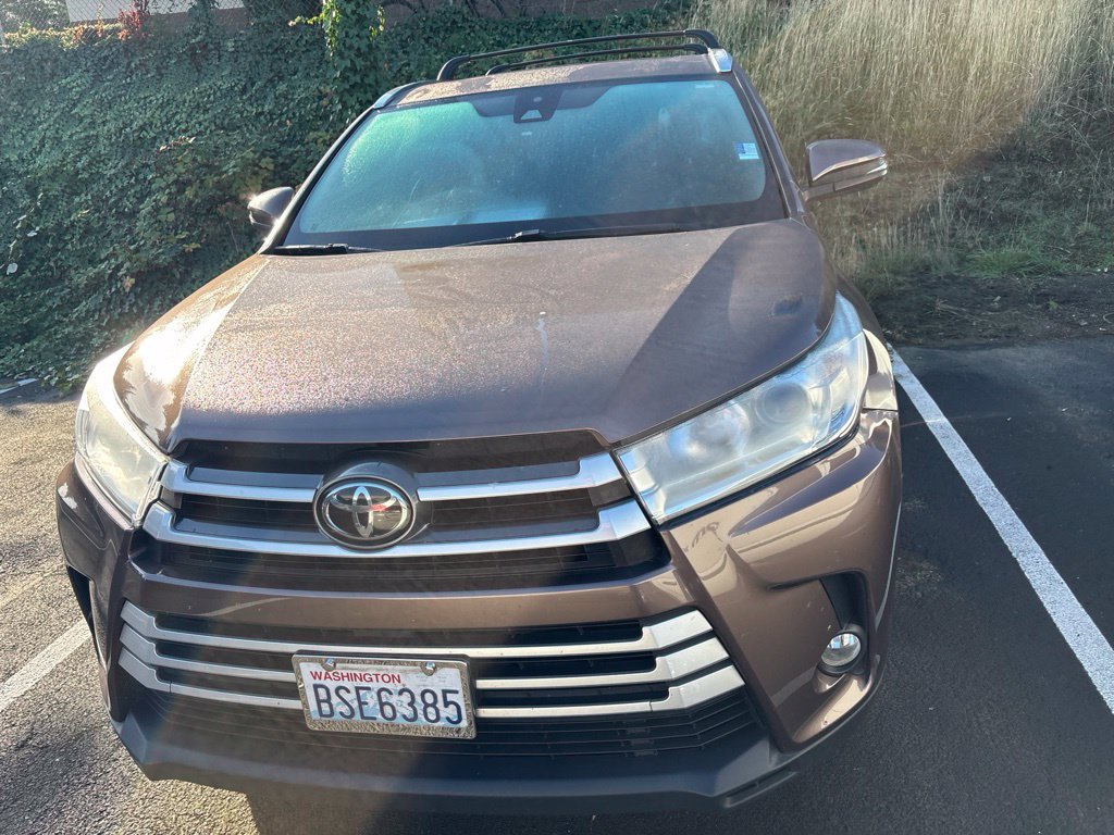 Used 2017 Toyota Highlander XLE AWD/4WD image 2