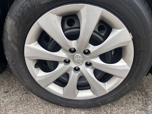 Used 2025 Toyota Corolla LE image 28