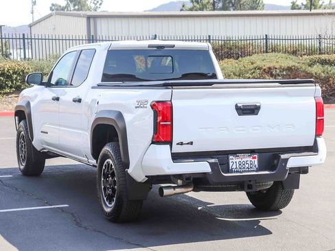 Used 2024 Toyota Tacoma TRD Off-Road w/ TRD Off Road Premium Package AWD/4WD image 5