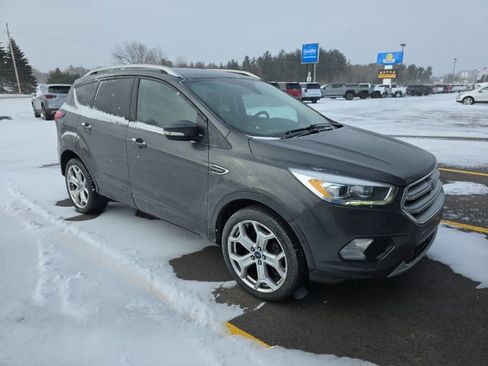 Used 2019 Ford Escape Titanium image 3