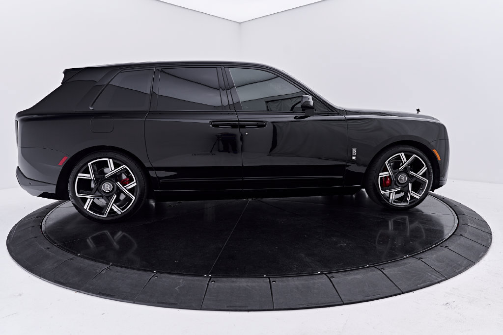 Used 2025 Rolls-Royce Cullinan Black Badge AWD/4WD image 15