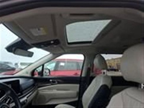 Used 2025 Kia Carnival SX w/ SX Dark Edition Package image 5