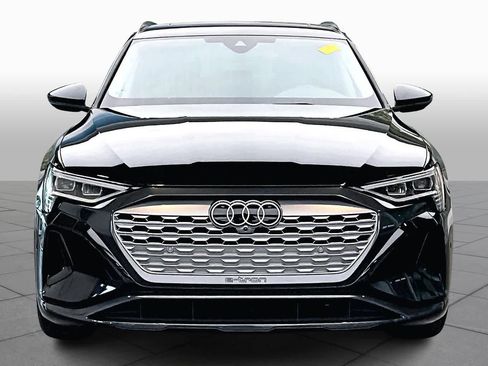 Used 2024 Audi Q8 e-tron Premium Plus w/ Premium Plus Package image 3