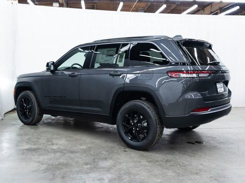 New 2026 Jeep Grand Cherokee 4WD image 4