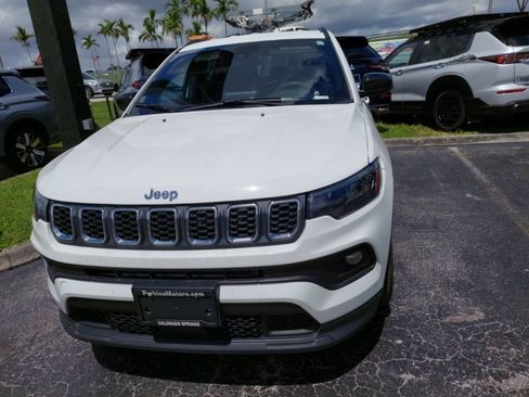 Used 2026 Jeep Compass Latitude AWD/4WD image 2