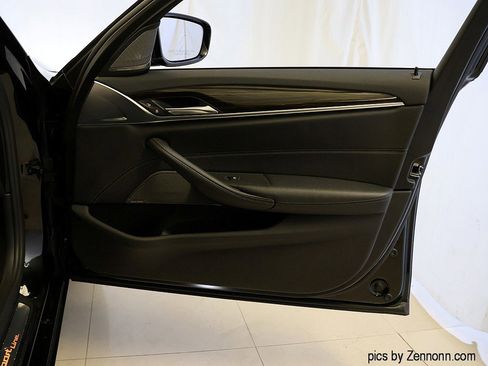 Used 2018 BMW 540i xDrive image 32