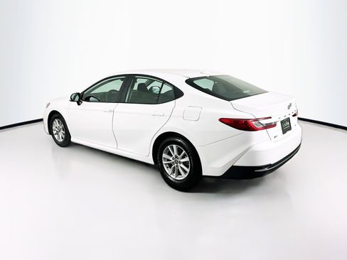 Used 2025 Toyota Camry LE image 5