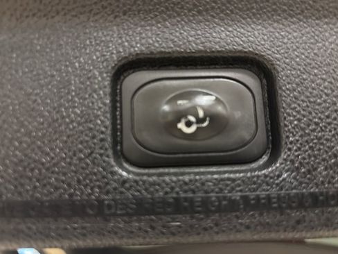 Used 2018 Ford Explorer XLT w/ Equipment Group 202A image 33