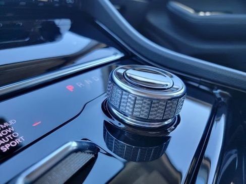 Certified 2023 Jeep Grand Cherokee Limited image 30