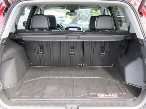 Used 2022 GMC Terrain SLT w/ Infotainment Package II FWD image 32