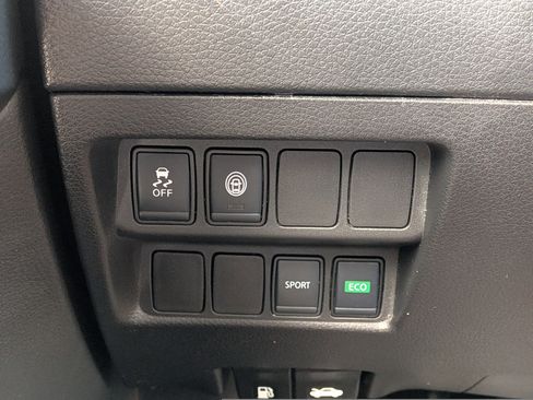 Used 2020 Nissan Rogue Sport SV image 22