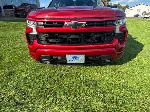 Used 2025 Chevrolet Silverado 1500 RST AWD/4WD image 2