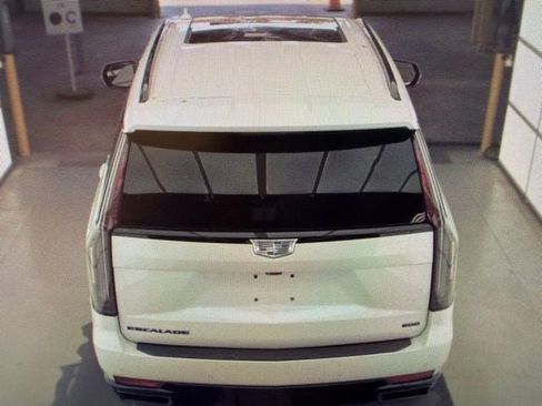 Used 2024 Cadillac Escalade Sport Platinum w/ LPO, ONYX Package AWD/4WD image 13