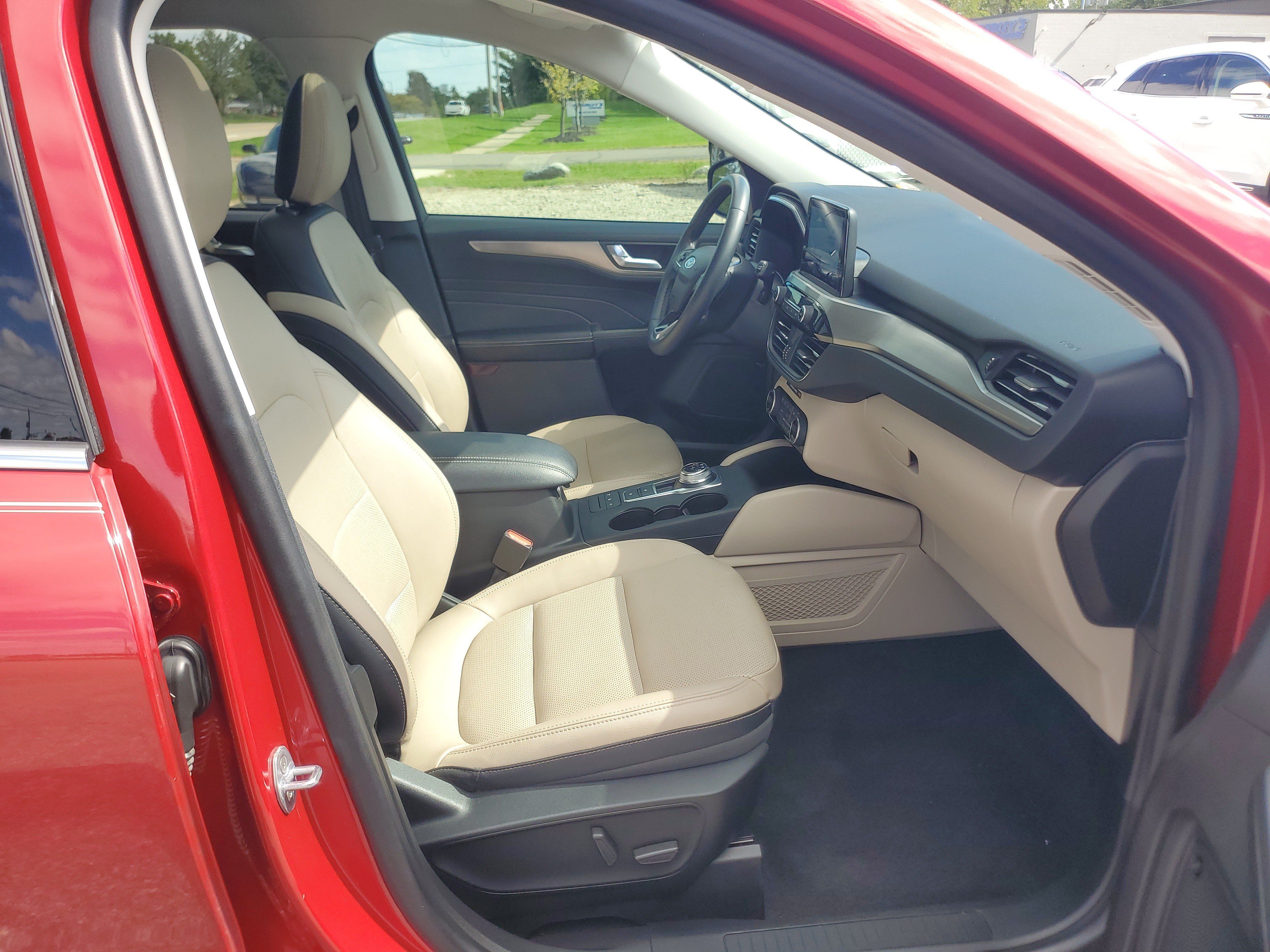 Used 2021 Ford Escape Titanium FWD image 9