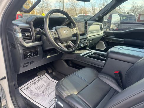 Used 2025 Ford F250 Platinum image 11