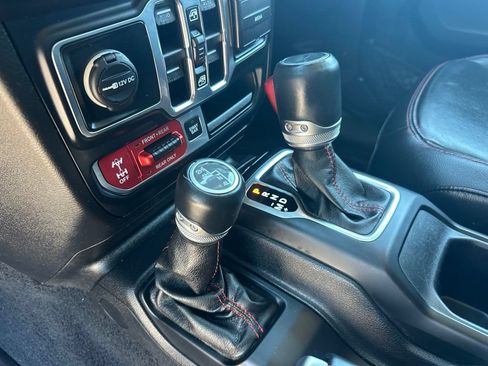 Used 2019 Jeep Wrangler Unlimited Rubicon w/ Dual Top Group AWD/4WD image 32