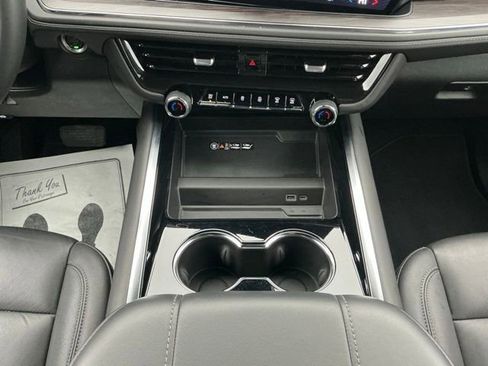 Used 2025 Chevrolet Tahoe LT image 30