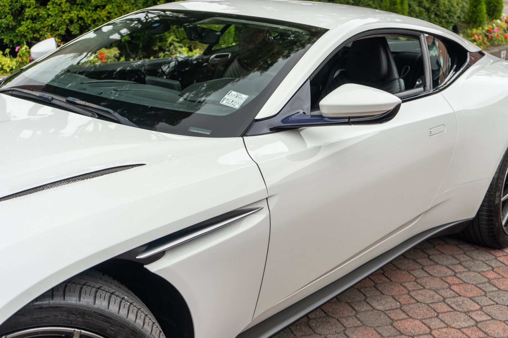 Used 2019 Aston Martin DB11 Coupe RWD image 43