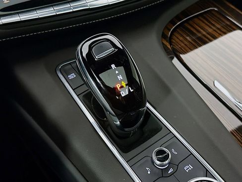 Used 2022 Cadillac Escalade Premium Luxury image 17