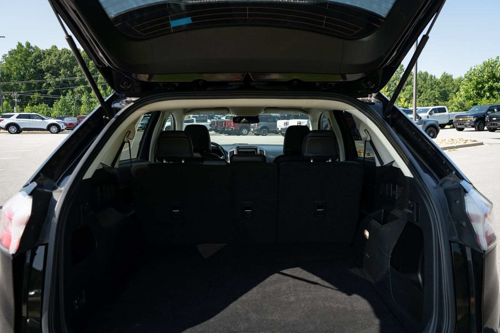 Used 2024 Ford Edge SEL AWD/4WD image 9