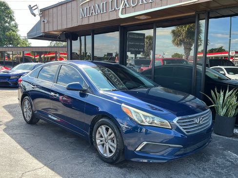 Used 2015 Hyundai Sonata SE w/ Option Group 09 FWD image 3