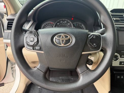 Used 2013 Toyota Camry LE FWD image 21