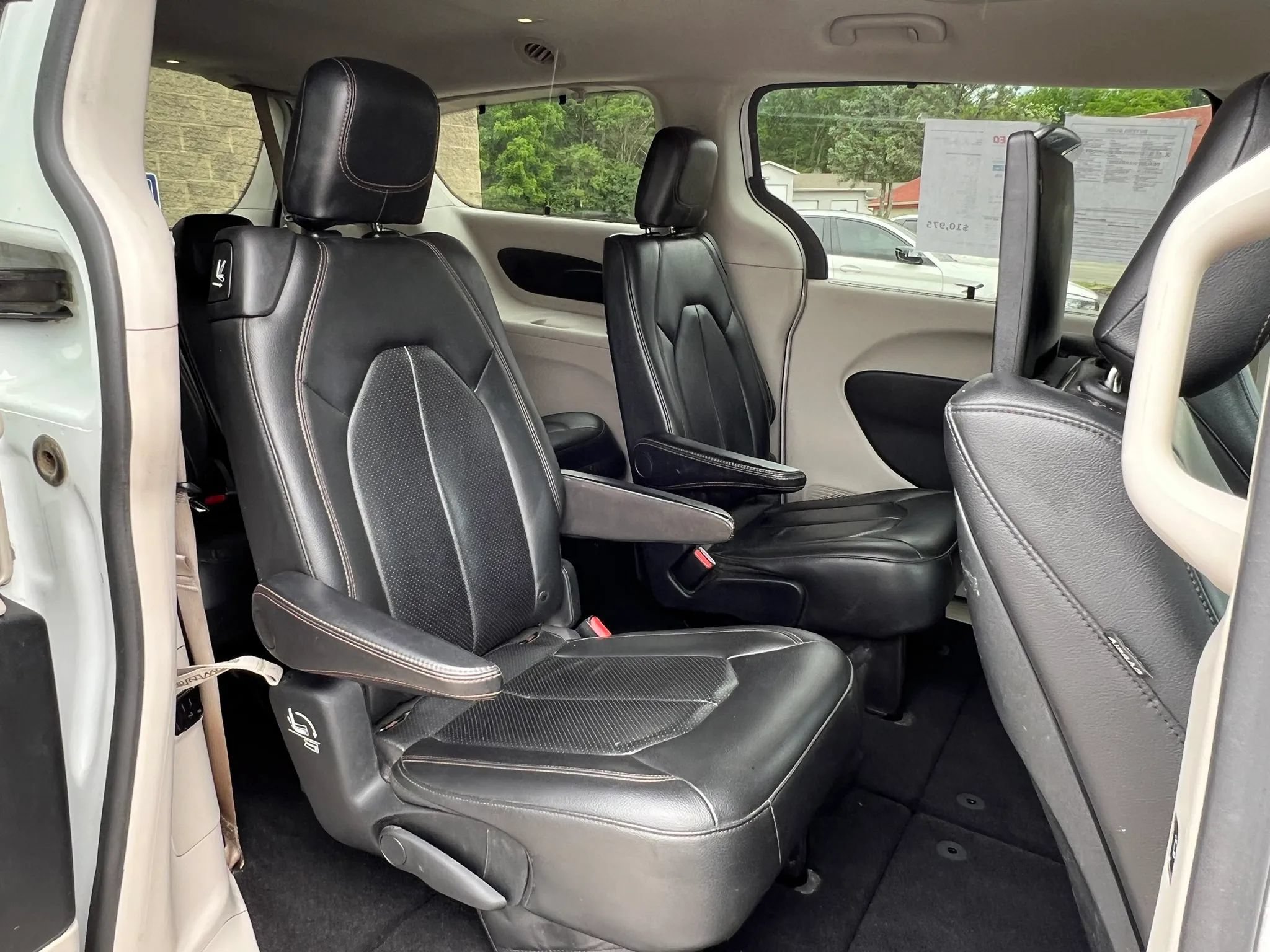 Used 2017 Chrysler Pacifica Touring-L Plus FWD image 21