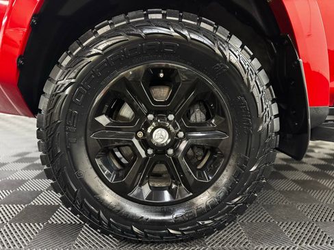 Used 2018 Toyota 4Runner SR5 AWD/4WD image 9