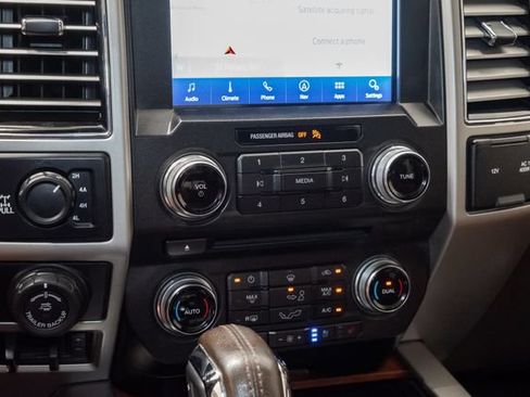 Used 2018 Ford F150 King Ranch w/ Equipment Group 601A Luxury AWD/4WD image 17