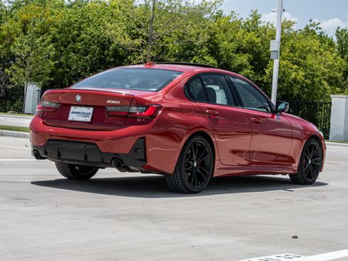 Used 2024 BMW 330i Sedan w/ M Sport Package RWD image 9