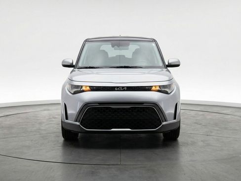 Used 2025 Kia Soul LX w/ LX Technology Package image 2